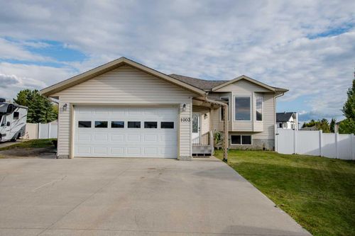 1003 10 Ave, Beaverlodge, AB, T0H0C0 | Card Image
