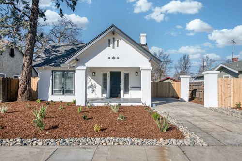 701 E Clinton Ave, Fresno, CA, 93704-5504 | Card Image