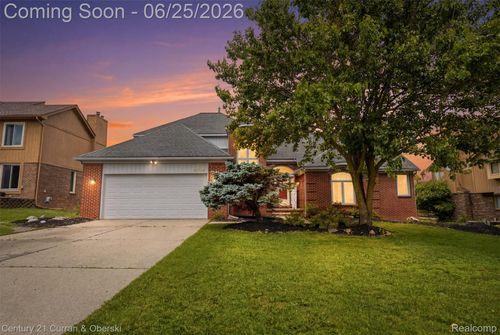 30785 Mystic Forest Dr, Farmington Hills, MI, 48331-1106 | Card Image