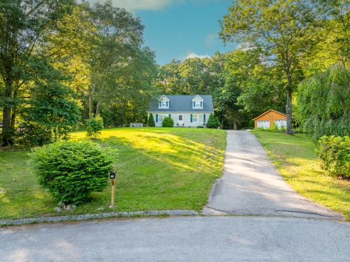 18 Salt Box Cir, Uncasville, CT, 06382-2085 | Card Image