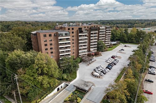 apt-t8-27500 Cedar Rd, Beachwood, OH, 44122-8130 | Card Image