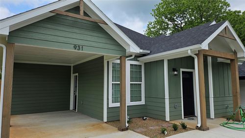 931 W Elm St, Denison, TX, 75020-2143 | Card Image