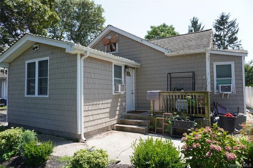 8 Maplewood Ave, Selden, NY, 11784-3014 | Card Image
