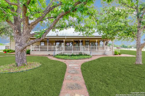 121A Bartel Rd, Comfort, TX, 78013-3393 | Card Image