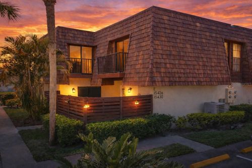 15426 E Pond Woods Dr, Tampa, FL, 33618-1807 | Card Image