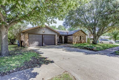 521 E Mustang St, Crowley, TX, 76036-2827 | Card Image