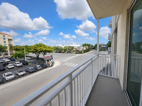 b202-7270 N Kendall Dr, Miami, FL, 33156-7827 | Card Image