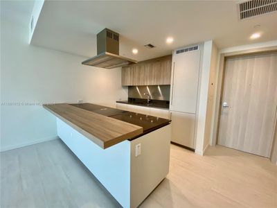 2611 - 1000 Brickell Plz, Condo with 1 bedrooms, 1 bathrooms and null parking in Miami FL | Image 2