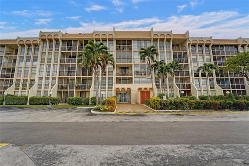 205-601 Three Islands Blvd, Hallandale Beach, FL, 33009 | Card Image