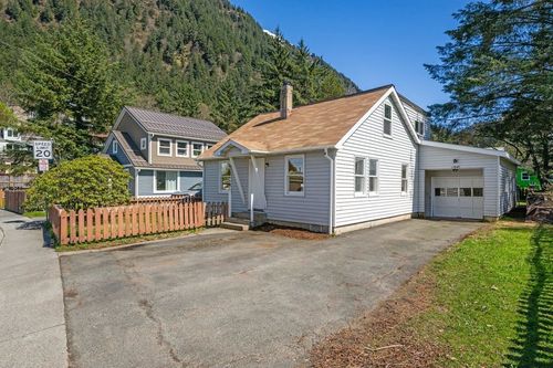 104 Behrends Avenue, Juneau, AK, 99801 | Card Image