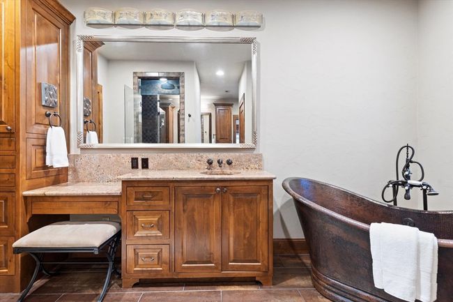 556 Cliff View Loop, Home with 6 bedrooms, 7 bathrooms and null parking in Harper TX | Image 36