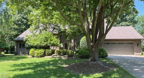 26701 Bernwood Rd, Beachwood, OH, 44122-7135 | Card Image