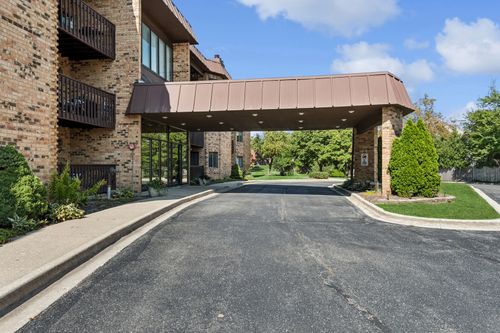 apt-2f-2880 Torrey Pine Ln, Lisle, IL, 60532-4385 | Card Image