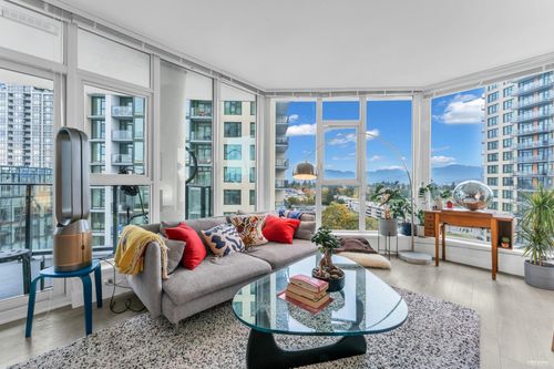 11xx-7388 Kingsway, Burnaby, BC, V3N0G9 | Card Image