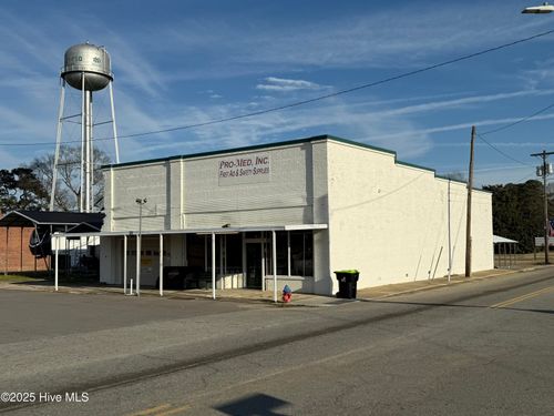 102 N East Center St, Calypso, NC, 28325 | Card Image