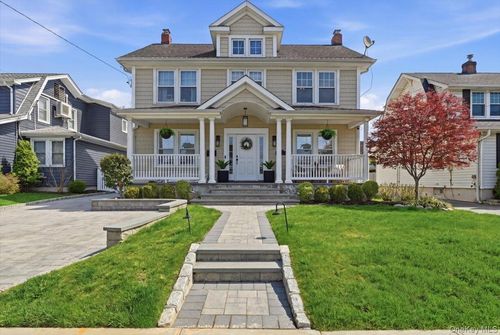 130 Wellington Rd, Mineola, NY, 11501-2331 | Card Image