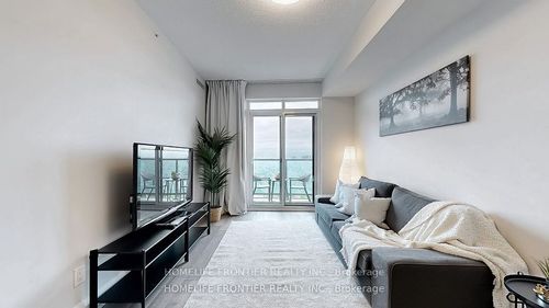 2528-7161 Yonge St, Thornhill, ON, L3T0C8 | Card Image