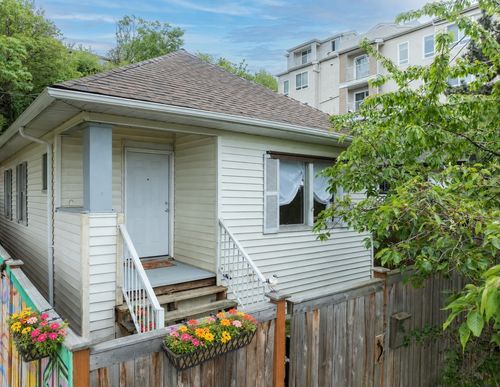 2544 15th Avenue W, Seattle, WA, 98119 | Card Image