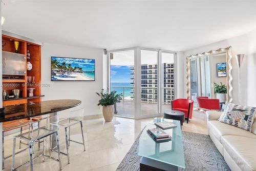 2404-4779 Collins Ave, Miami Beach, FL, 33140-3255 | Card Image