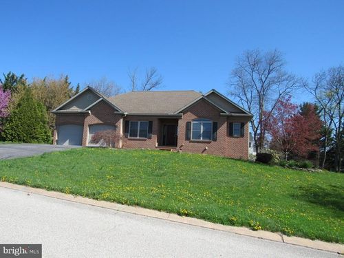 1321 Bee Jay Dr, York, PA, 17404-8532 | Card Image