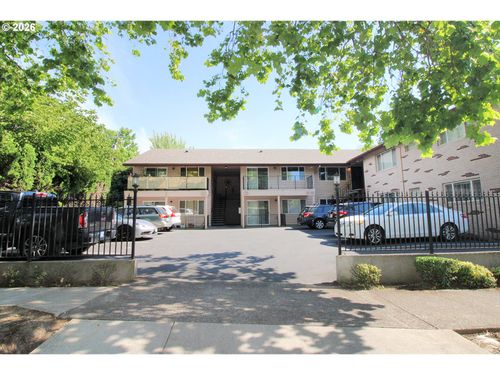2026 Ne Clackamas St, Portland, OR, 97232 | Card Image
