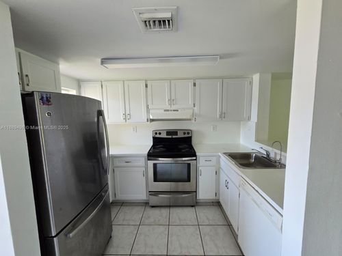 7-2500 Nw 28th St, Miami, FL, 33142-6576 | Card Image