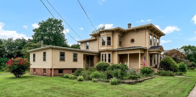 109 Hartford Avenue, Home with 6 bedrooms, 2 bathrooms and 5 parking in Wethersfield CT | Image 3