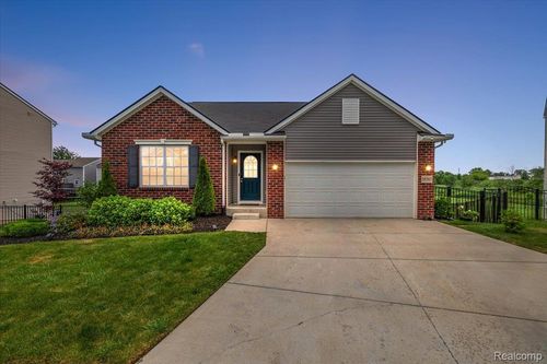 58565 Westmoore Cir, New Haven, MI, 48048-2799 | Card Image