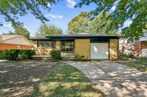 1221 N Derby Ave, Derby, KS, 67037-2725 | Card Image