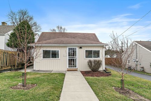 306 Johnson St, East Dundee, IL, 60118-2304 | Card Image