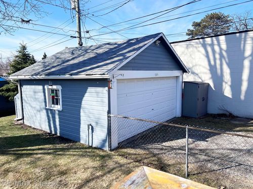 3273 Millwall Ave, Keego Harbor, MI, 48320-1326 | Card Image