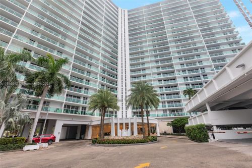 408-100 Bayview Dr, Sunny Isles Beach, FL, 33160 | Card Image