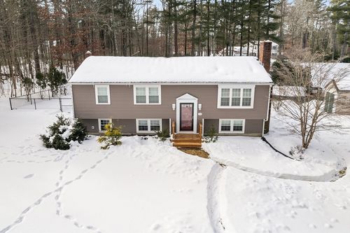 143 Plymouth St, Pembroke, MA, 02359-3570 | Card Image