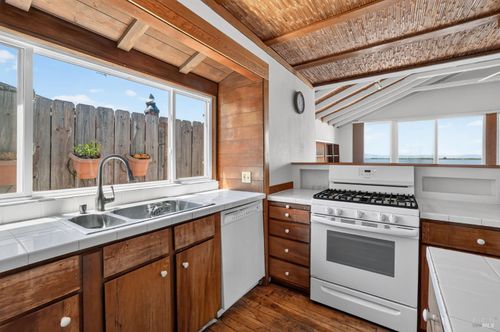 34 Sandy Beach Road, Vallejo, CA, 94590 | Card Image