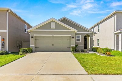 8204 Pelican Reed Circle, House other with 3 bedrooms, 2 bathrooms and null parking in Wesley Chapel FL | Image 1