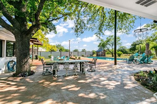 702 S Eagle St, Fredericksburg, TX, 78624-5253 | Card Image