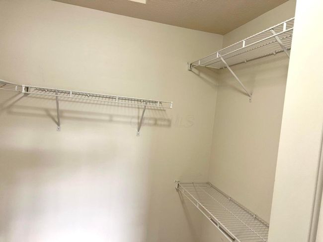 8061 Cranes Crossing Dr, Condo with 2 bedrooms, 2 bathrooms and null parking in Lewis Center OH | Image 24