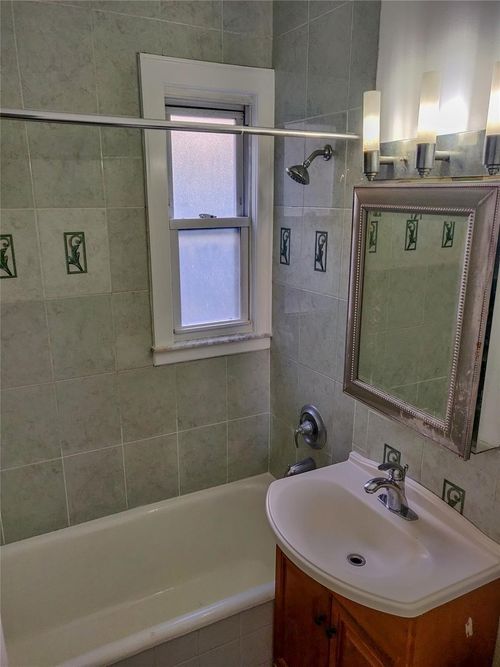 41 49th St, Sunnyside, NY, 11104-1217 | Card Image