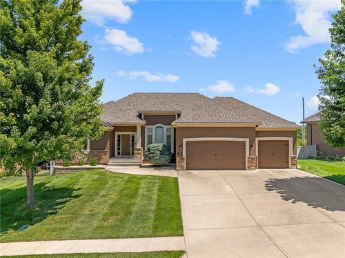2118 Se Hemlock Rd, Blue Springs, MO, 64014-5256 | Card Image
