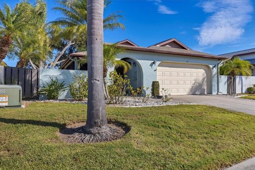 687 Linden Dr, ENGLEWOOD, FL, 34223-7131 | Card Image