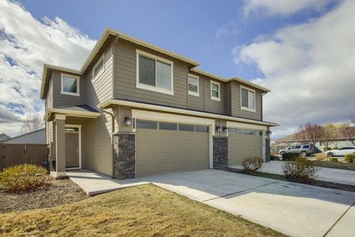 3076 Sw Black Butte Ln, Redmond, OR, 97756-7233 | Card Image