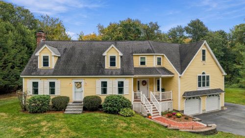 2 Nora Ln, Groveland, MA, 01834-2200 | Card Image
