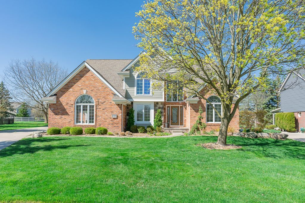Picadilly Dr, Troy, MI 48084