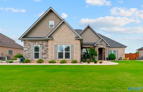 125 Madelyn Dr, Meridianville, AL, 35759-1533 | Card Image