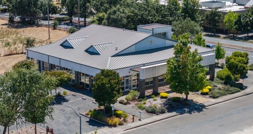 800 American Way, Windsor, CA, 95492-8732 | Card Image