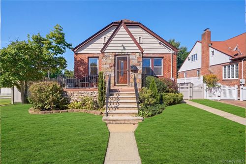 48 Central Blvd, Merrick, NY, 11566-3721 | Card Image