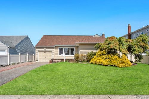 3685 Prairie Path, Bethpage, NY, 11714-4021 | Card Image