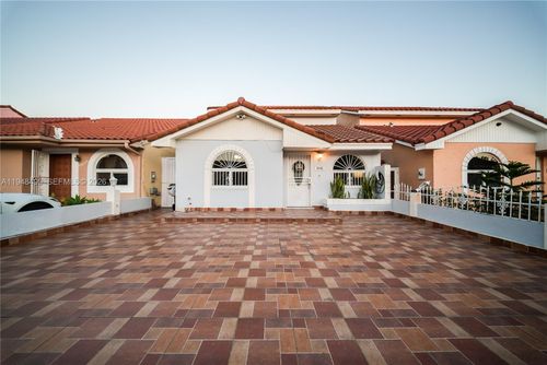 5445 W 27th Ln, Hialeah, FL, 33016-4086 | Card Image