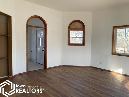 821 8th Ave, Grinnell, IA, 50112-1620 | Card Image