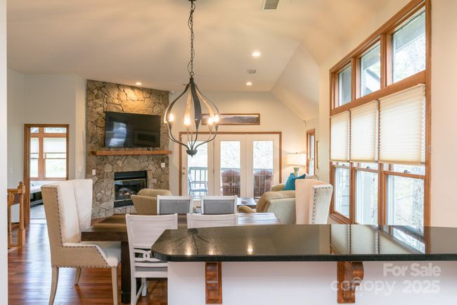 C - 220 Stoney Falls Loop, Condo with 3 bedrooms, 3 bathrooms and null parking in Burnsville NC | Image 10